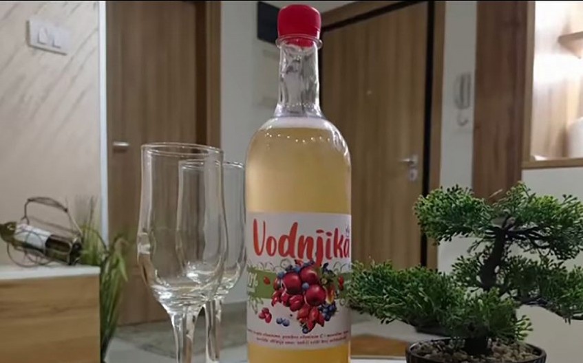 Srbi ludi za pićem koje proizvodi Predrag: Stari "eliksir" leči i mamurluk, a njemu donosi dobru zaradu