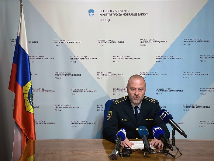 PREKO 300 ALBANACA DIVLJALO U LJUBLJANI Policija na nogama, pucali u gradu, mahali zastavama