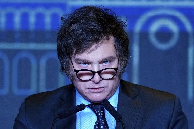 „SKANDAL I SRAMOTA“ Predsednik reklamirao propalu kriptovalutu, preti mu opoziv!