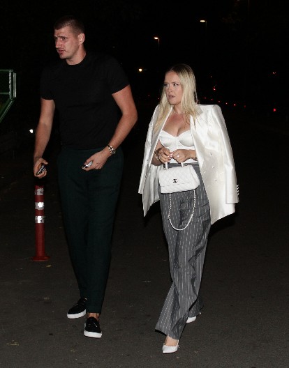 OVAKO IZGLEDA ŽENA SAMO TRI MESECA NAKON POROĐAJA! Natalija Jokić pokazala telo, a u naručju drži Nikolinu kopiju