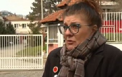 JADNA DECA UZ OVAKVE PROFESORE! Zbog njihovih blokada će deca izlaziti iz škola bez znanja a sada gledaju filmove po školama!