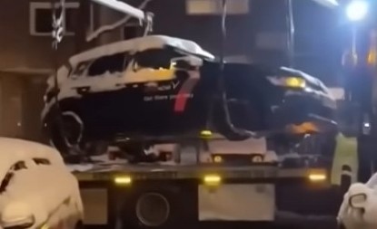 KRVAVO ISKUSTVO SA PAUKOM Pokušaj uklanjanja nepropisno parkiranog auta se pretvorio u katastrofu, snimak zapalio mreže! (VIDEO)