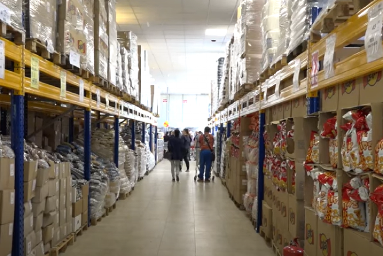 AKO VAM NAPLATE BRAŠNO VIŠE OD 49,99 DINARA, TO NIJE PO ZAKONU Uredba o ograničenju cena osnovnih životnih namirnica važi do 28. februara