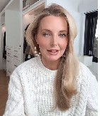 IMA 58 GODINA, A IZGLEDA BAR DECENIJU MLAĐE Kune se u ove trikove za koje tvrdi da podmađuju bolje od hirurga!