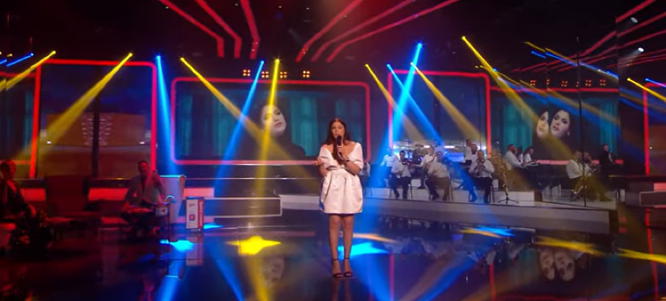 NEKADA JE PRODAVALA GAĆE I ČARAPE, A ONDA JE SMUVALA MILIONERA Pevačica sada živi luksuznim životom, a dane je provodila na pijaci!