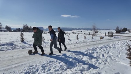 10 KILOMETARA U ŠKOLU PO SNEGU I MINUSU Kad su nam naši stari ovo pričali nismo verovali, a ovi mladi u Srbiji su borci od malih nogu (FOTO)