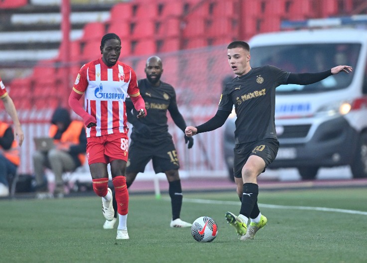 DEBITANT ROGANOVIĆ SE SA OSMEHOM VRAĆA SA MARAKANE: Bog nas je pogledao u 90. minutu