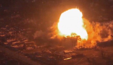 REDAK SNIMAK IZ KONTROLNE SOBE RUSKE VOJSKE 1,2 tone eksploziva grunulo pravo na glave Ukrajinaca! (VIDEO)