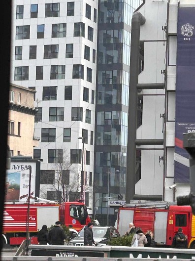 UPALIO SE ALARM U GRADSKOJ UPRAVI! Zgrada evakuisana, vatrogasci na terenu! (FOTO)
