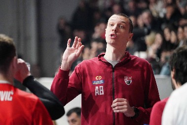 TROFEJ ZA NAVIJAČE I SVE BRĐOVIĆE Već na početku trenerske karijere mladi trener Radničkog iz Kragujevca krenuo stopama slavnog oca