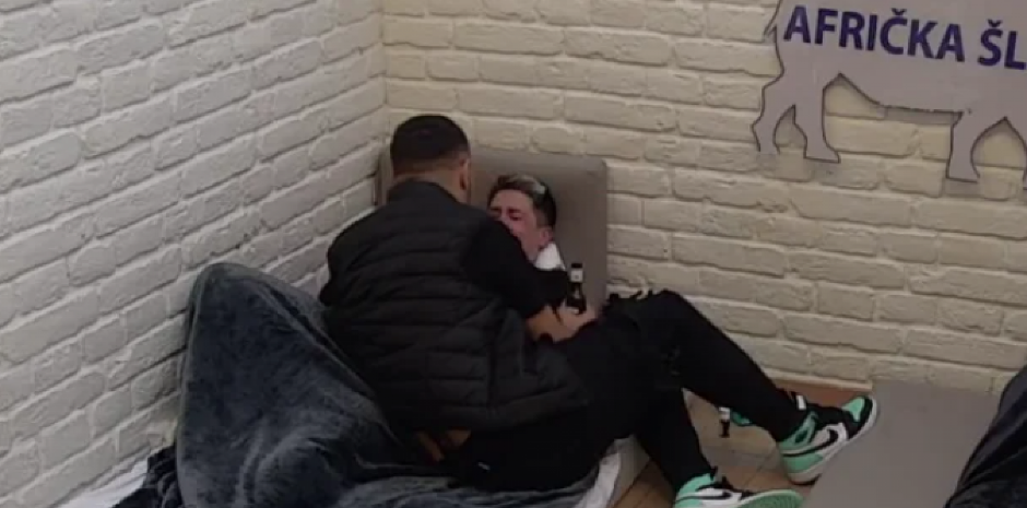 MATORA GRCA U SUZAMA ZBOG GUBITKA MAJKE Slomila se na komade, ne može da dođe sebi, on joj je prvi pritrčao u pomoć!