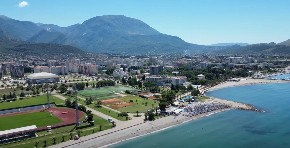 Ova kuća može da vam zaradi 35.000 evra godišnje: Oglas sa CG mora o kom se priča (FOTO)