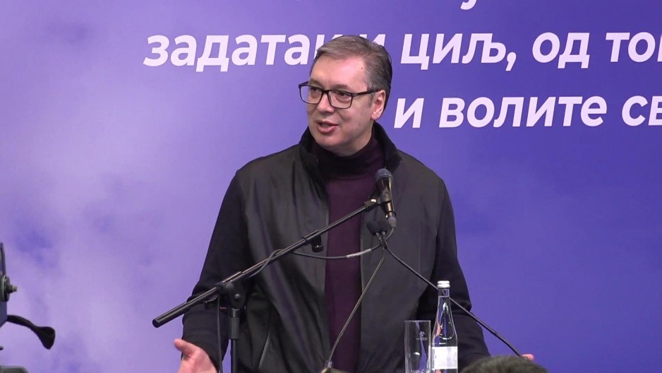 "NEMOJTE DA LAŽETE NAROD DA VAM JE DO DIJALOGA, A NI SA KIM NE RAZGOVARATE!" Vučić se obratio u prepunoj hali u Boru (VIDEO)