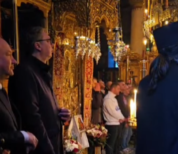 PREDSEDNIK VUČIĆ PRISUSTVOVAO LITURGIJI, GRAĐANIMA POSLAO VAŽNU PORUKU: Vreme je za uzdržavanje, odmerenost i praštanje, Srbija je nepobediva!