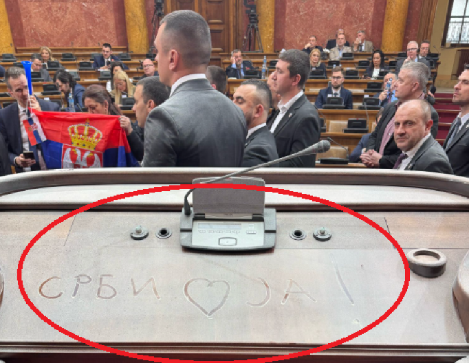 VLADAJUĆA VEĆINA ODGOVORILA NA DIVLJAŠTVO OPOZICIJE Jedna reč i kratka poruka su bili dovoljni