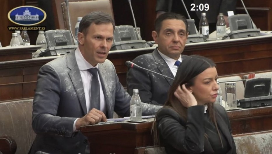 MALI GOVORIO O REZULTATIMA UPRKOS DIVLJANJU OPOZICIJE Prosečna plata je u decembru bila 926 evra (VIDEO)