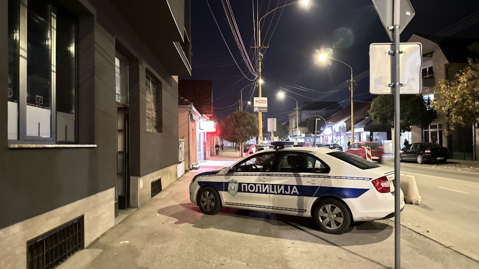 NOŽEM NAPAO RADNICU TRAFIKE I OTEO JOJ PAZAR Žena pokušala da se odbrani, pa zgrabila sečivo!