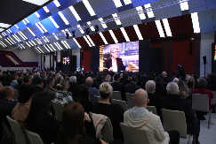 BOLNE SCENE NA KOMEMORACIJI, CELA SALA PLAČE Prikazani privatni detalji iz života Saše Popovića (VIDEO)