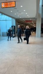 SNEŽANA ĐURIŠIĆ JEDVA STOJI NA NOGAMA Jedva izašla sa komemoracije, plače sve vreme (VIDEO)