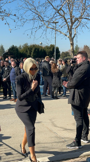 SAŠI SE OVO NE BI SVIDELO Jedini član žirija "Zvezde Granda" koji je prišao Jeleni Karleuši na groblju je ON