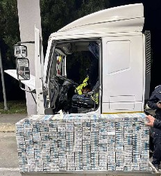 NA KELEBIJI NAĐENE CIGARETE U DUPLOM DNU KAMIONA Vrednost zaplene je 1.350.000 dinara