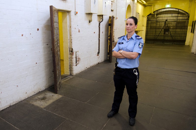 SKANDALOZNA AFERA TRAJALA MESECIMA Evo šta su sve radili osuđeni provalnik i čuvarka zatvora, napravila sebi pakao od života!