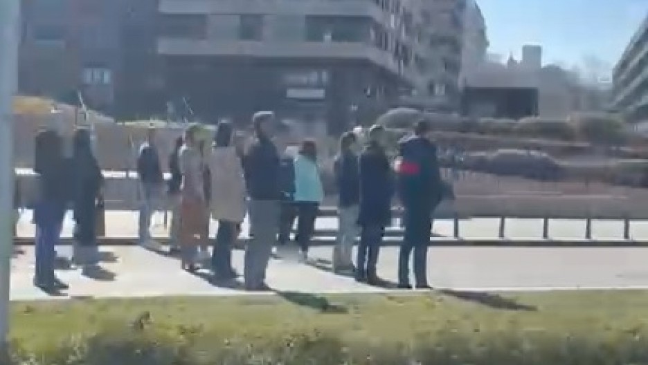 NEVIĐENA BAHATOST BLOKADERA Njih 10 stalo i maltretira sve ljude koji žive na Dorćolu! (VIDEO)