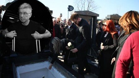 SAMO ON NIJE BIO NA SAHRANI! Svi članovi žirija Zvezda Granda ispratili Sašu Popovića na večni počinak osim njega