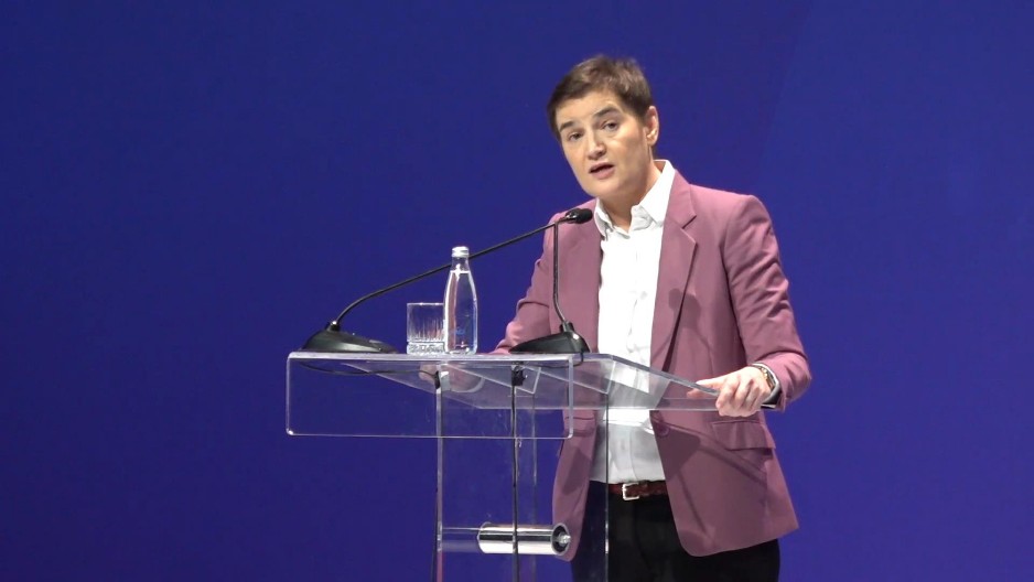 NAŠE POSLANICE NAPADNUTE SU OD KUKAVICA Brnabić: Kukavica sinjih kao što je Miloš Jovanović, koji je biber sprejom poprskao narodnu poslanicu a zaštitio svoje oči!