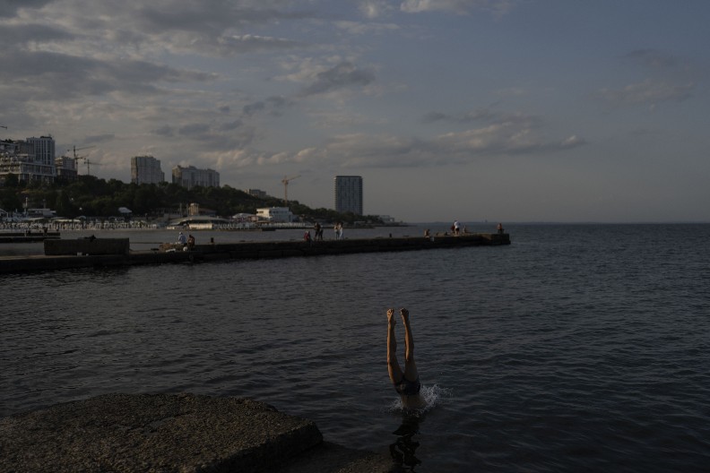 ODESA U PLAMENU! Masovan napad na grad, mnogo toga gori! (VIDEO)
