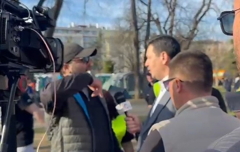 "ZATO ŠTO NEMATE M**A!" Srbin sa Kosova pozvao Šarovića da krene sa njim: Kad budete imali, onda ću da pružim ruku i kažem 'svaka čast'