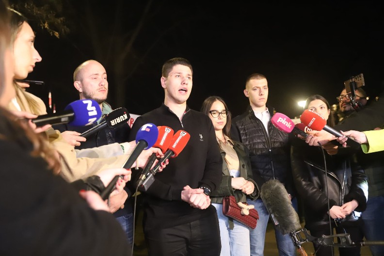 STUDENTI KOJI ŽELE DA UČE IMAJU PORUKU ZA NASILNIKE Tiha većina je progovorila, rekli su su SAMO JEDNO (VIDEO)