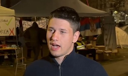 IZ DANA U DAN, SVE VIŠE STUDENATA DOLAZI DA SE BORI ZA SVOJA PRAVA Miloš Pavlović za Alo!: Juče je jedan kvazinovinar pokušao da nas isprovocira (VIDEO)