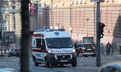 U TRI SAOBRAĆAJNE NEZGODE  U BEOGRADU POVREĐENO ŠEST OSOBA Oglasila se Hitna pomoć