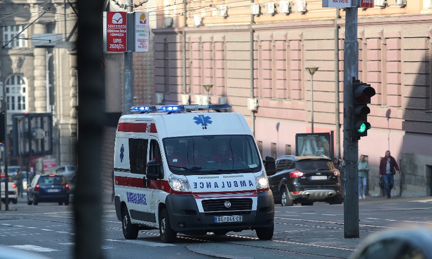 U TRI SAOBRAĆAJNE NEZGODE  U BEOGRADU POVREĐENO ŠEST OSOBA Oglasila se Hitna pomoć