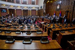 ZAVRŠENA DANAŠNJA SEDNICA SKUPŠTINE SRBIJE Lončar: Povređeni žandarm Lazar Baćić na operaciji, BORE SE DA MU SPASU OKO