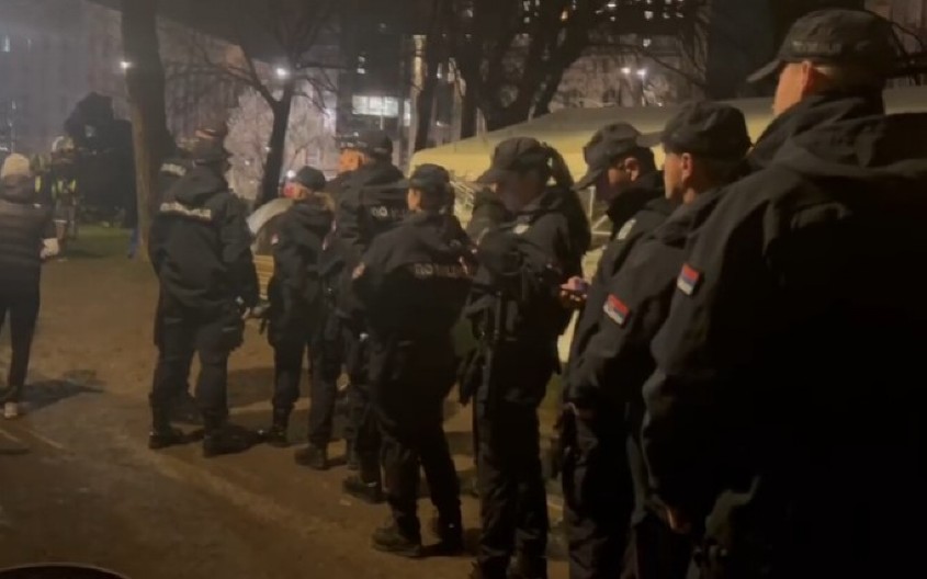 SVE JE VEĆA PODRŠKA STUDENTIMA KOJI ŽELE DA UČE! Jezive provokacije i pretnje smrću, studenti koji žele da uče poslali snažnu poruku! (FOTO/VIDEO)