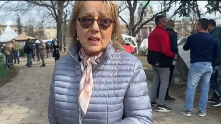 "IMAM UNUKA KOJI JE 5. GODINA MEDICINE, ZAŠTO ĆE ON IZGUBITI GODINU?" Beograđanku savladale emocije: "DUŠA ME BOLI ŠTO SE MUČE PO OVOJ KIŠI"