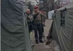 BRUKA DA NEMA DALJE! Provokatori ismevaju ratnog veterana jer šepa, A ON SE BORIO ZA NAŠU ZEMLJU! SRAM DA VAS BUDE (VIDEO)