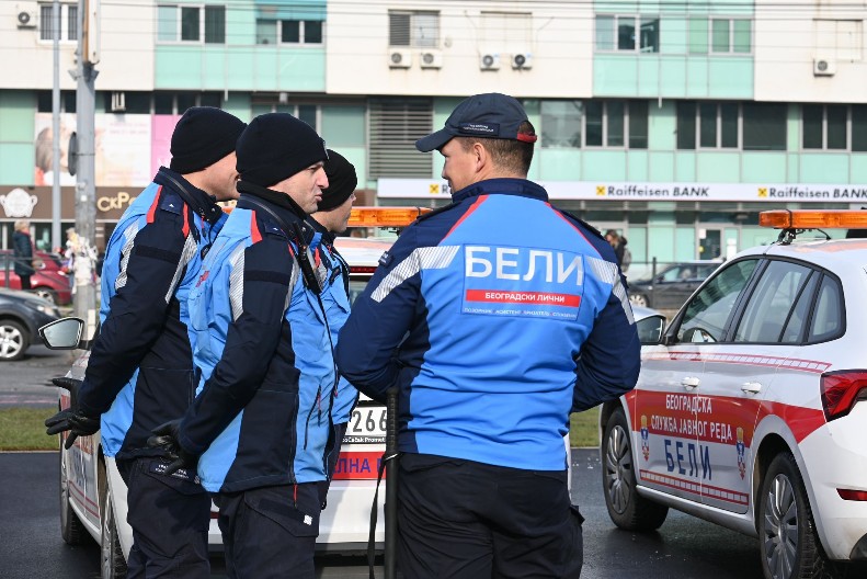 MOGU LI KOMUNALNI MILICAJCI DA PIŠU KAZNE? Rasprava na mrežama podigla prašinu, odgovor će vas zaprepastiti