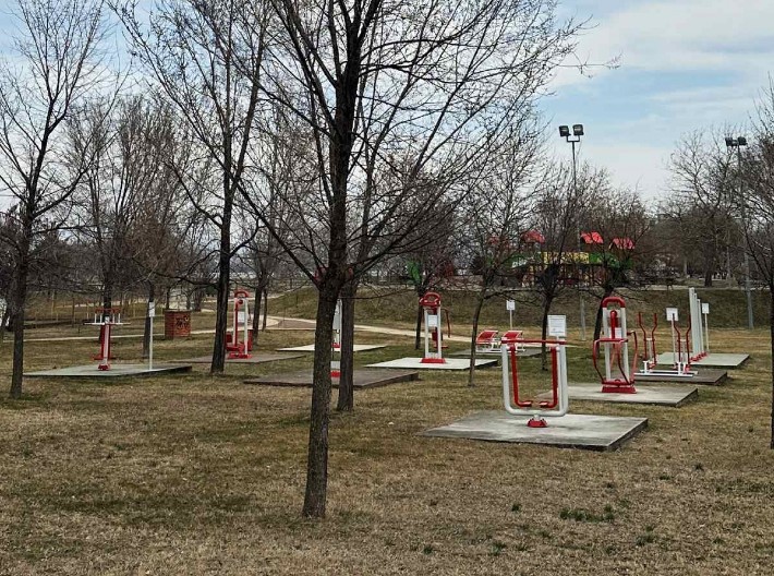 TERETANA ZA STANOVNIKE KLADOVA! Dostupno deset sprava u prelepom ambijentu!