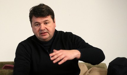 OGLASIO SE PROFESOR VLADAN PETROV: Saopštenje proširenog dekanskog kolegijuma PF u Beogradu protivno osnovnim akademskim principima