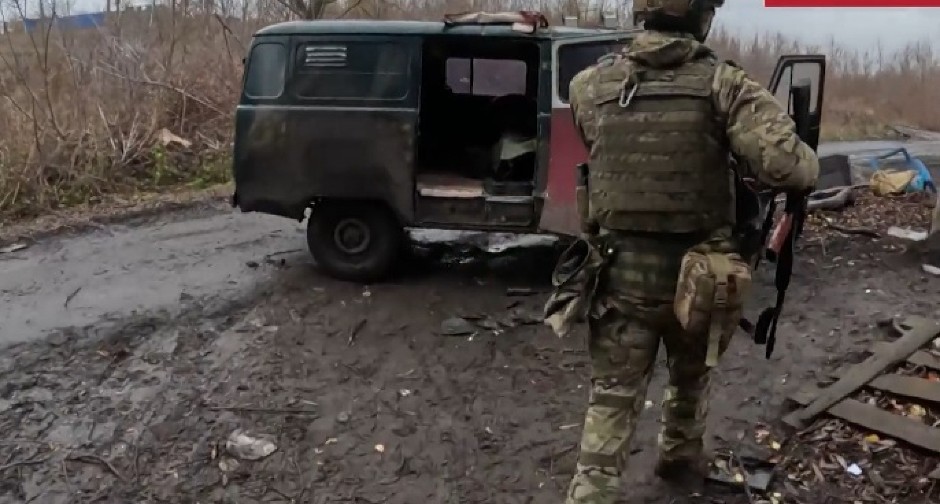 UKRAJINCI GRUNULI KASETNU MUNICIJU NA RUSKE NOVINARE Kamera sve snimila, izbegli smrt za 50 metara! (VIDEO)