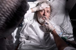 VIC DANA Čovek se budi iz kome posle 6 meseci, a njegova žena je bila uz njega dan i noć...