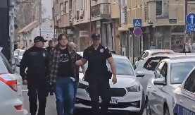 OVAKO SU UHAPŠENI TERORISTI KOJI SU PLANIRALI DRŽAVNI UDAR! Snimak privođenja Davora Stefanovića i Marije Vasić(VIDEO)