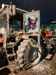 ATMOSFERA STRAHA KOJU SU STVORILI BLOKADERI Doneli šipke, lomili traktore, kamenovali policiju, OVAKO JE IZGLEDALA JUČERAŠNJA AGONIJA
