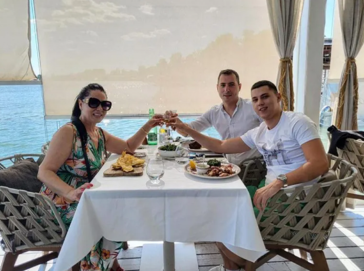 "IMALA SAM INTIMNE ODNOSE USRED BELA DANA U KOLIMA" Pevačica (62) šokirala: "Oženjenima sam bila dobra ljubavnica"