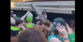 SRUŠIO SE KROV U BLIZINI UNIVERZITETA, 16 OSOBA POVREĐENO! Užas u Americi (VIDEO)