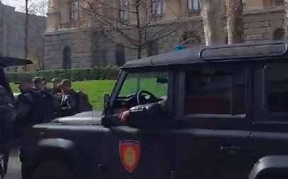 OPOZICIJA NE MOŽE NI DOK JEDE DA NE PRIZIVA INCIDENTE! Rakić provocirala policiju, otvoreno pozivala na nasilje i pretila predsedniku Vučiću! (VIDEO)