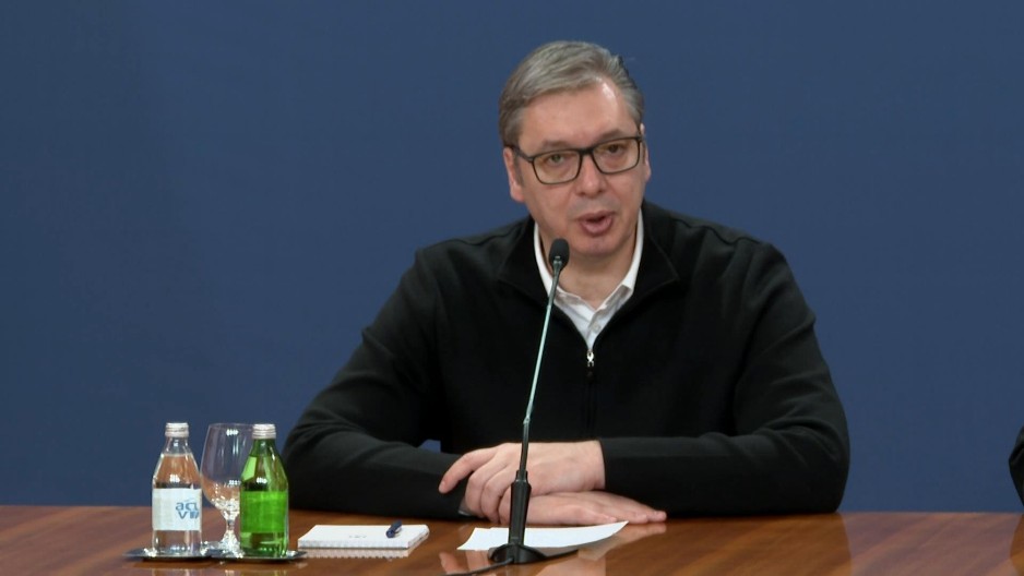 BILO JE MNOGO NASILJA JOŠ OD JUČE Vučić: "Traktori su bili tu da zaštitimo živote"